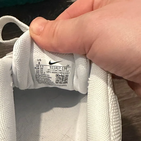 BNWOT Nike White, Black & Teal Retro Air Max Sneakers with Coral Accents - Picture 2 of 4